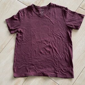 Vince Men's V-Neck T-Shirt in Burgundy